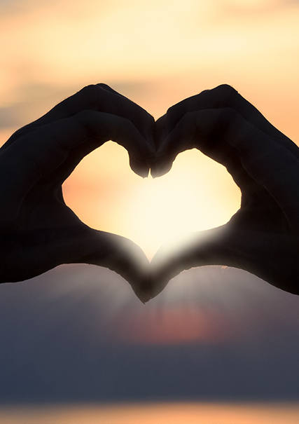 Velas rojas usadas en ritual de amarre de amor realizado por Sara La Veracruzana en Houston Tx